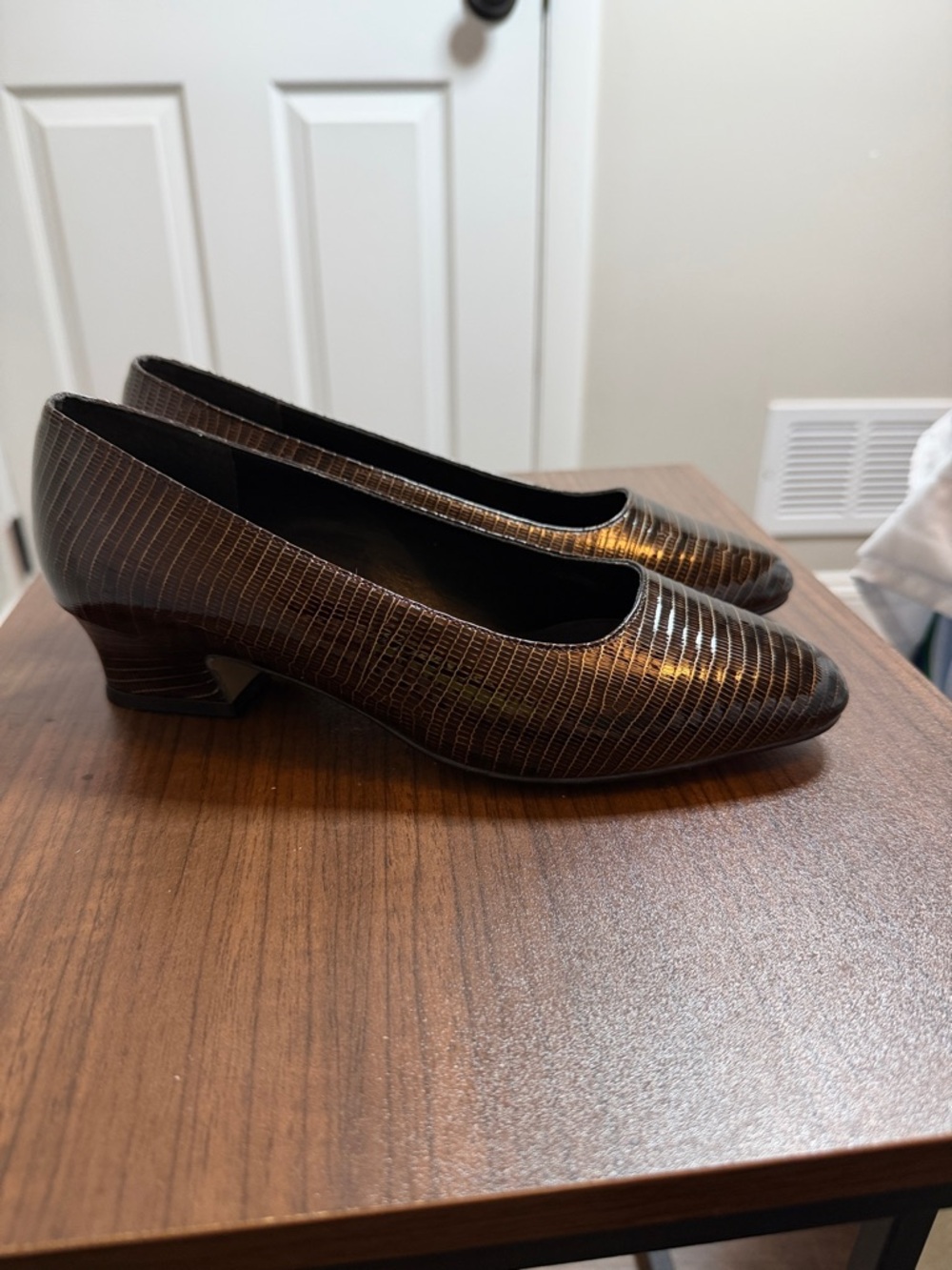 Siamanto Brown Block Heel Pumps Size 6 xtra wide